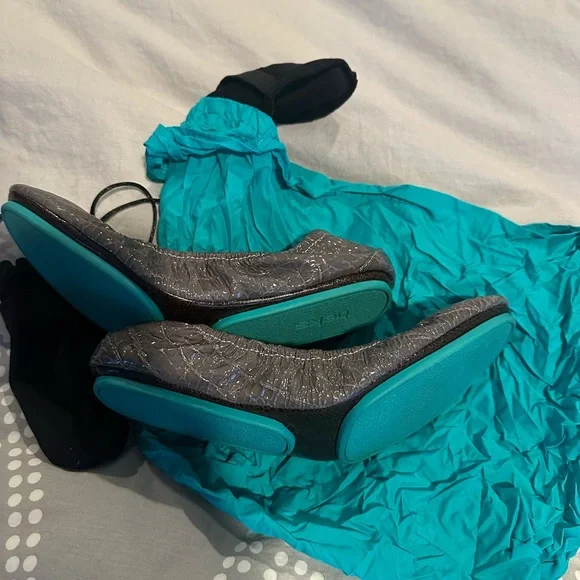 Tieks Gray patent croc size 8 like new - Picture 2 of 5